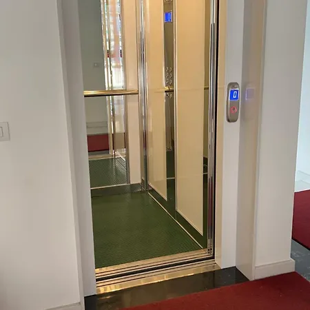 Central Modern Studio Apartment *